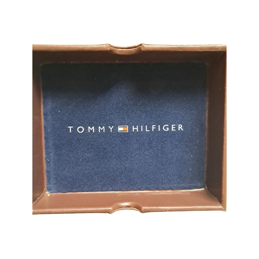 2005 Tommy Hilfiger Black Leather Bi Fold Wallet Passcase &‎ Valet in Box